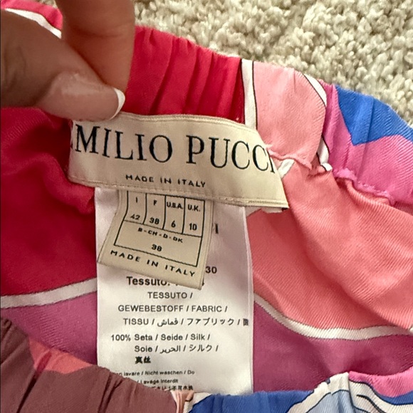 Emilio Pucci Women's Swirl Pattern Athletic Shorts - Picture 4 of 4